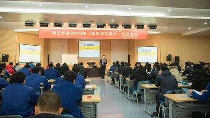 @徐工铲运销售精英学员 百战归来再提升,敢于亮剑展豪气