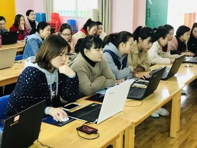 【教师培训】汉阴县第二幼儿园开展信息技术应用再培训活动