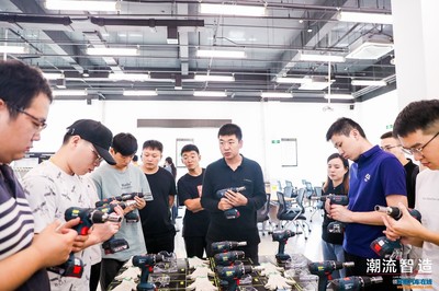 领克华中营销大区走进张家口工厂 见证“潮流智造”技术培训新篇章
